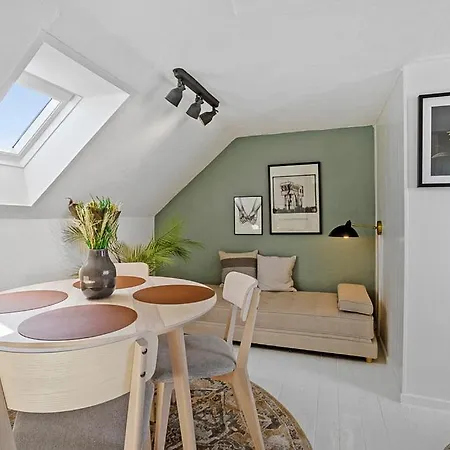 Small, Cozy Penthouse With Free Parking