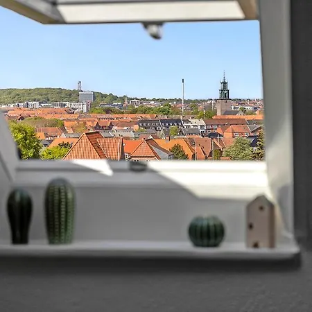 Apartamento Small, Cozy Penthouse With Free Parking Ålborg