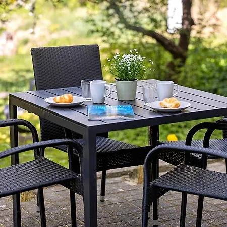 Apartamento Small, Cozy Penthouse With Free Parking *