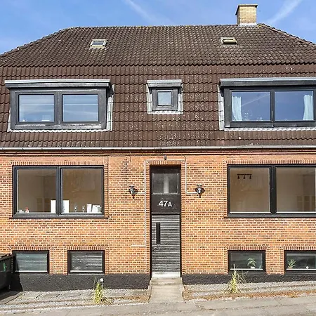 Apartamento Small, Cozy Penthouse With Free Parking Ålborg