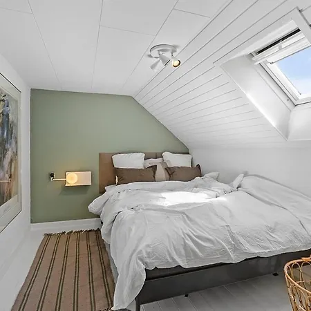 Small, Cozy Penthouse With Free Parking